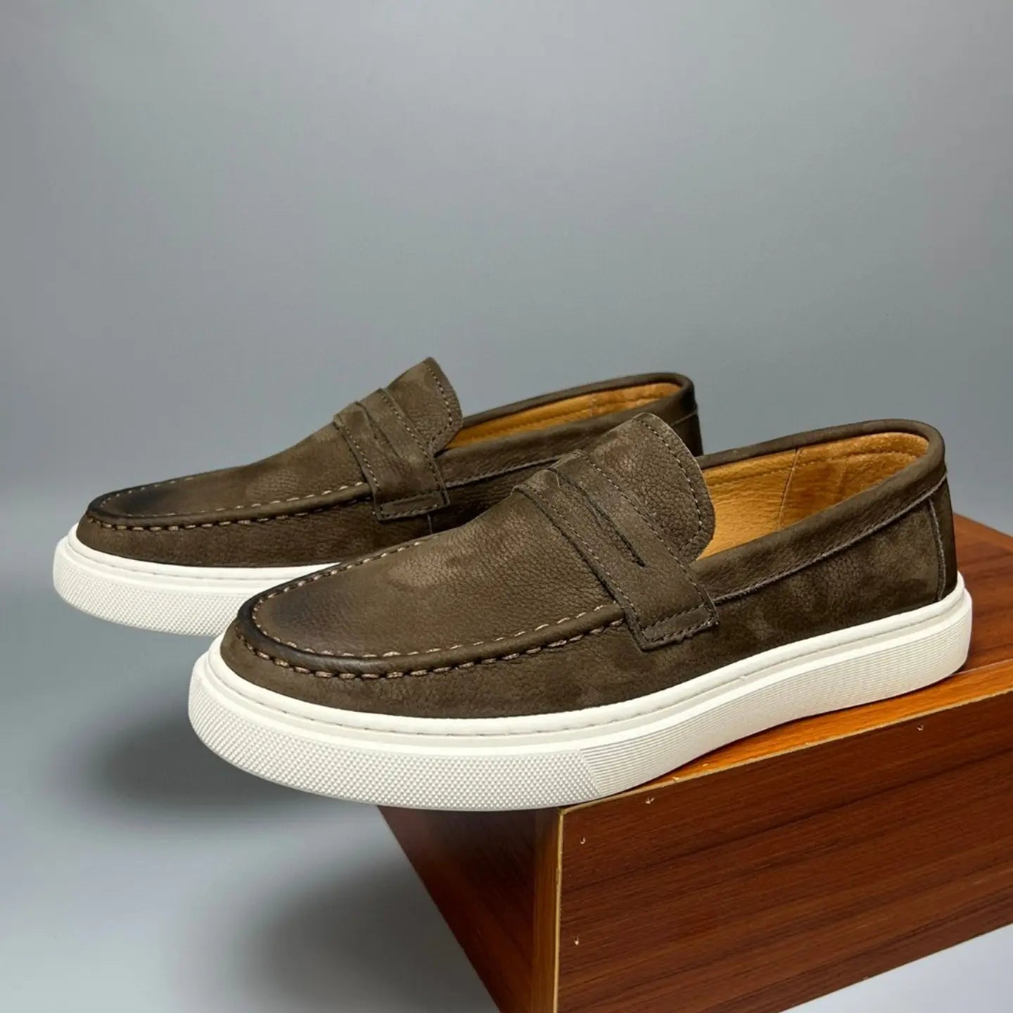 Casual Men’s Genuine Retro Soft Bottom Calf Leather Shoes_Loafer